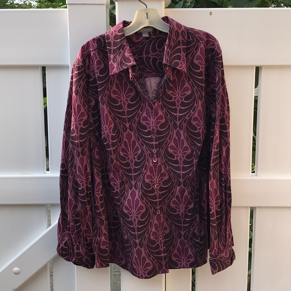 Ann Taylor Tops - ♥️2 for $20.00 ♥️Ann Taylor tailored blouse